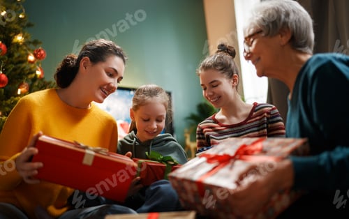 Preview: family celebrating Christmas