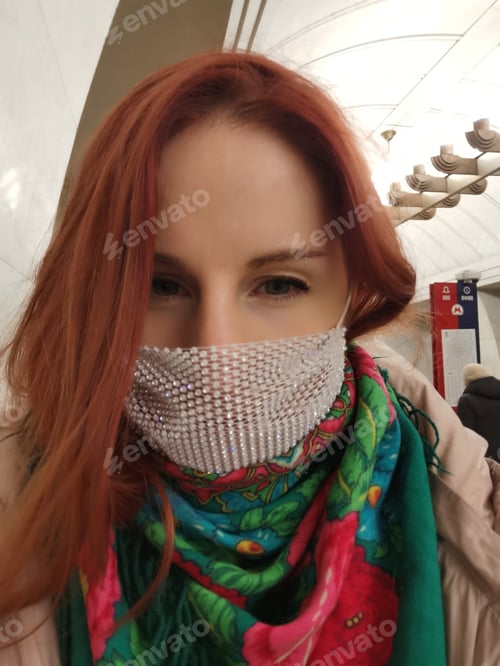 Preview: Selfie of red haired woman in medical mask