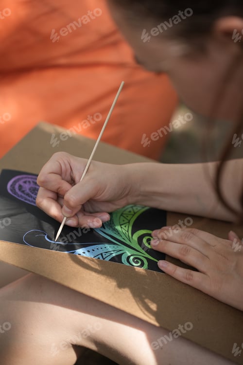 Preview: The girl is engaged in meditative drawing - scratch painting