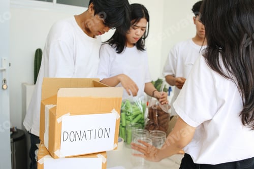 Preview: Young People Donating Food