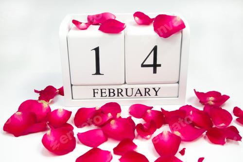 Aperçu: Wooden white calendar February 14 on a white background and rose petals lie