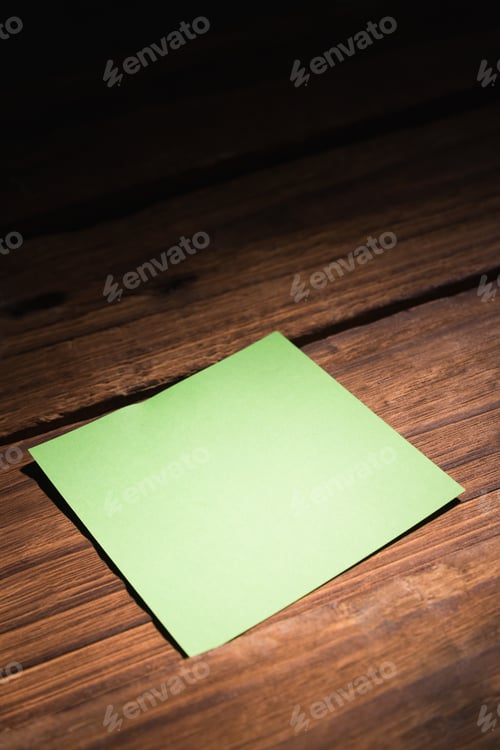 Preview: Green post it on wooden background
