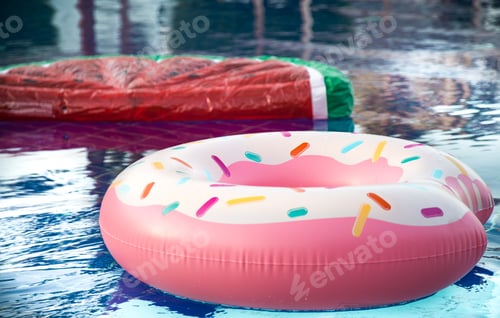 Preview: Inflatable accessories for swimming in the pool