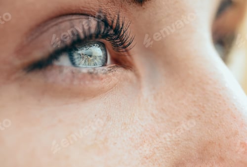 Preview: Make-up beautiful young woman's blue eyes