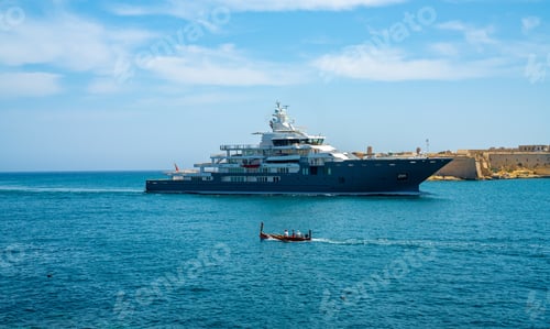 Preview: Yacht sailing into the old town of Valletta on Malta