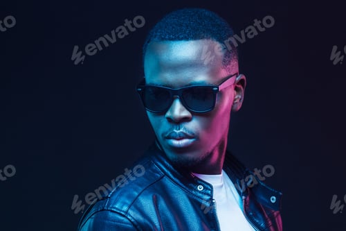 Preview: Portrait of stylish black man, wearing leather jacket and sunglasses