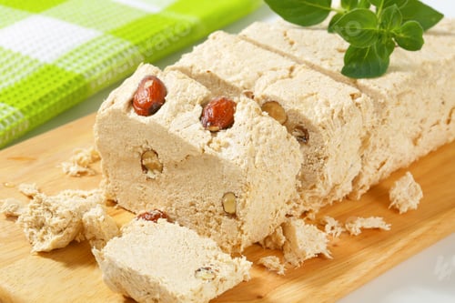 Preview: Greek halva with almonds