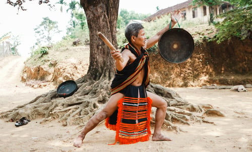 Preview: elite gong artisan of the Cor Quang Ngai ethnic group
