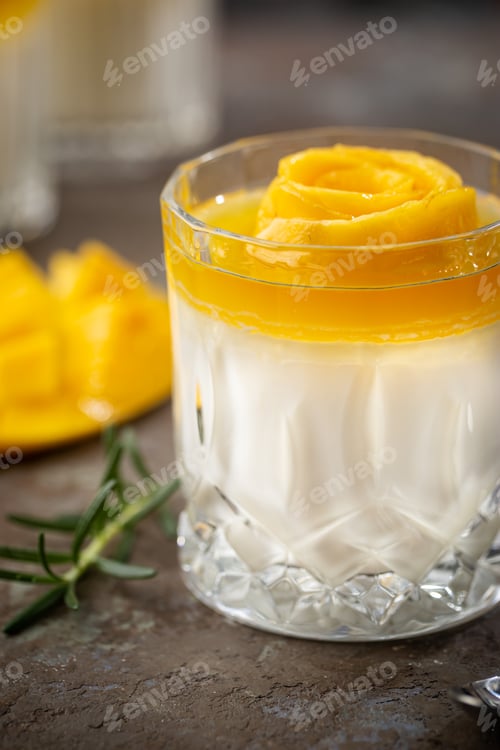 Preview: panna cotta with mango