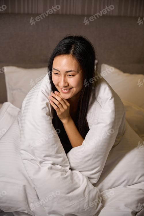 Preview: Beautiful Asian woman spending evenings wrapped in soft warm blanket