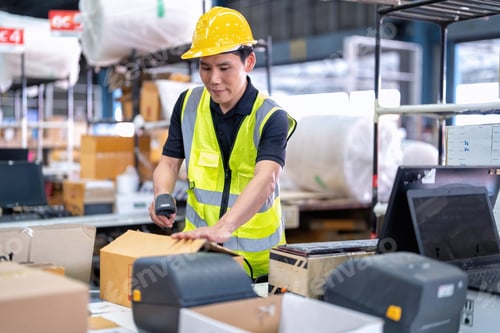 Preview: Worker working in the large depot storage warehouse happy smiling packing box at cashier counter