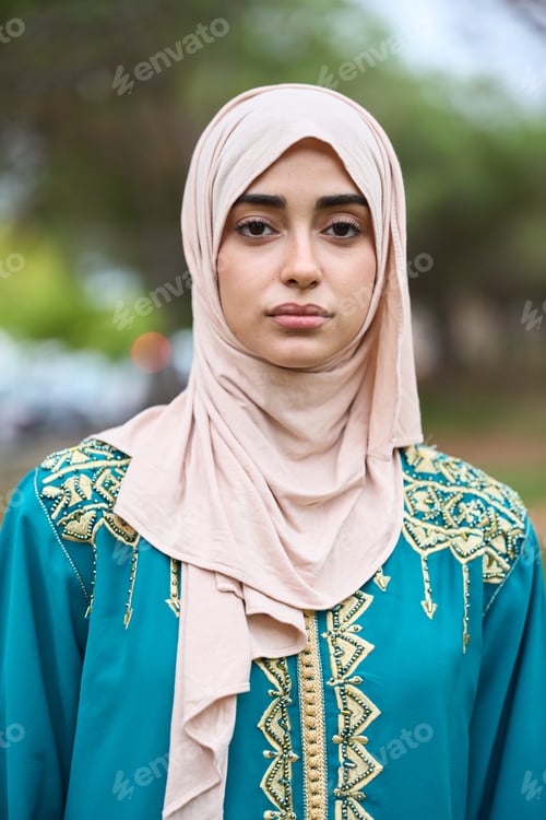 Preview: Muslim woman wearing abaya and hijab