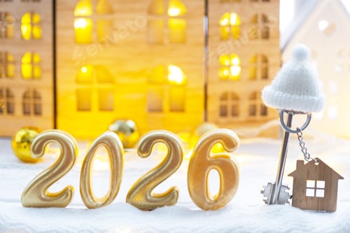 Visualização: Figuras douradas número 2026, chave e pequena casa no fundo de janelas aconchegantes de uma casa com luz quente