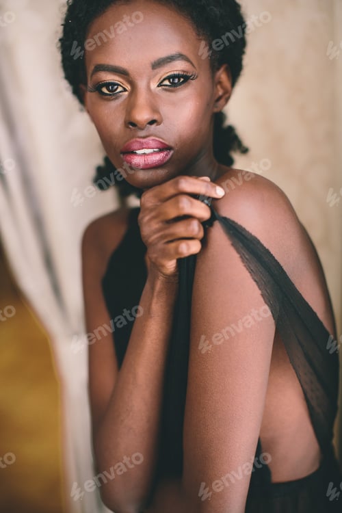 Preview: Young black woman in the room