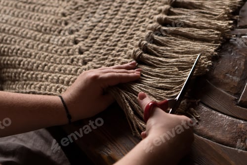 Preview: craftswoman aligns the tassels of the handmade carpet