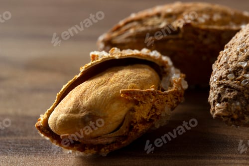 Preview: roasted, shelled and salted almonds