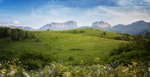 Preview: Mountains (Eastern and Western Acheshbok) under a blue sky with