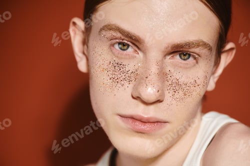 Preview: Youthful expression of modern queer identity with sparkling charm
