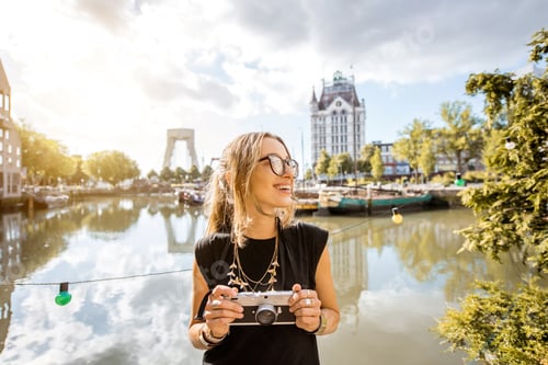 Preview: Woman traveling in Rotterdam