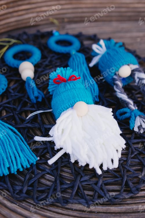 Preview: Christmas decorations on a table