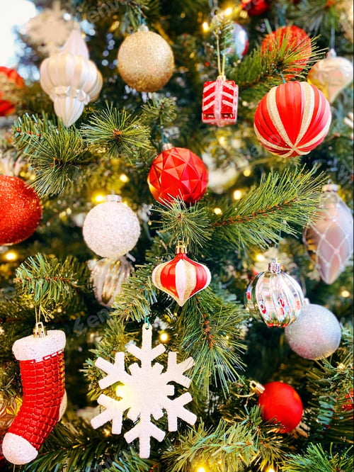 Preview: Christmas tree adorned with festive ornaments, creating a festive holiday atmosphere