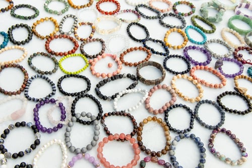 Preview: Street trade of handmade stone bracelets