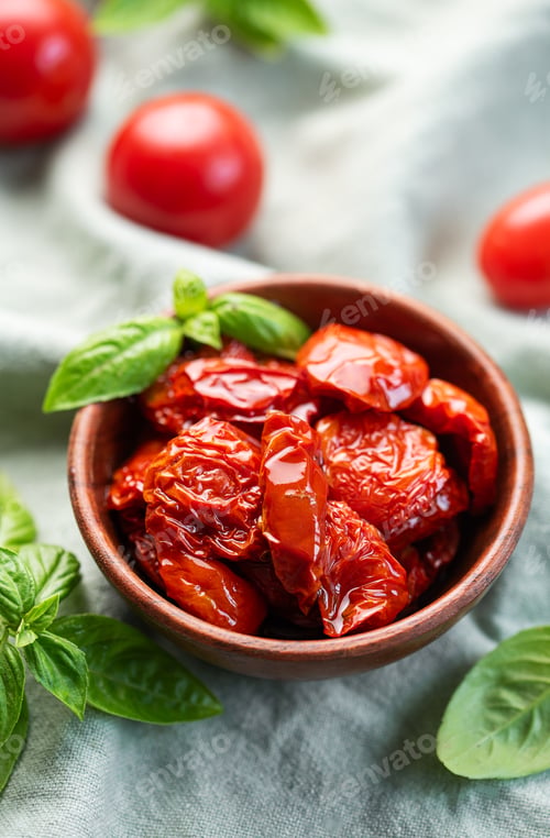 Preview: Bowl with sun dried tomatoes with fresh herbs and spices.