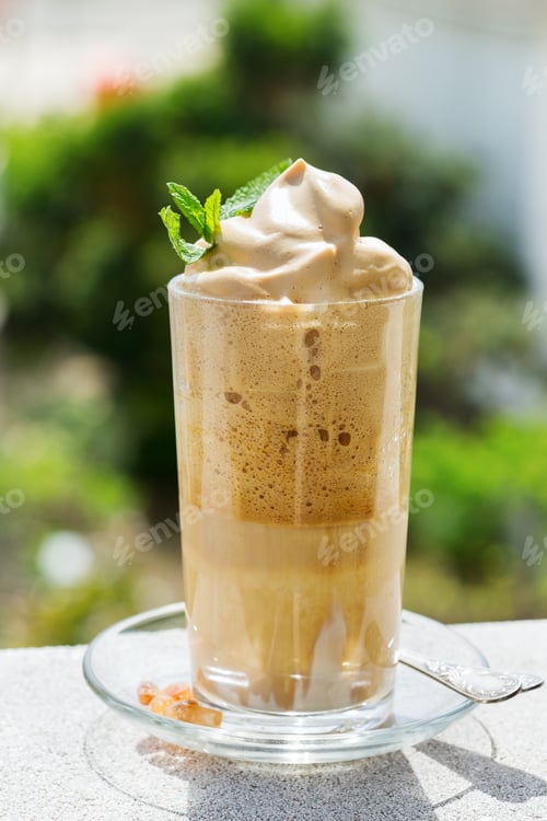Preview: Trendy iced frothy ultra fluffy Dalgona instant Coffee drink