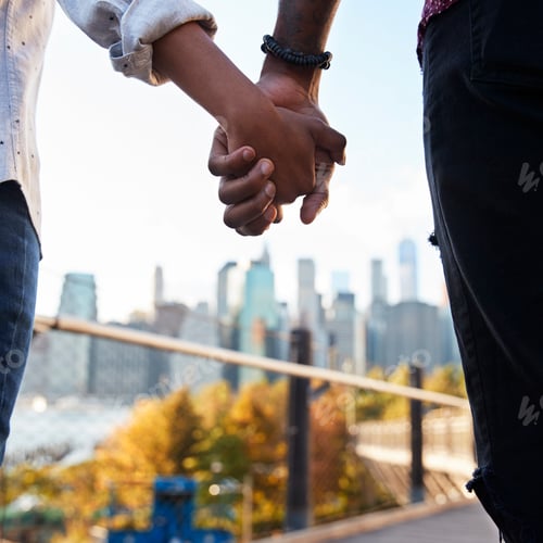Preview: Couple Visiting New York With Manhattan Skyline In Background