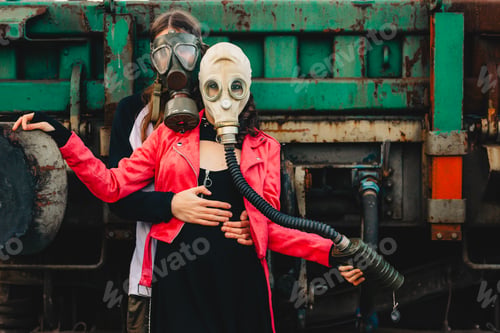 Preview: Long haired guy and stylish lady in gas masks