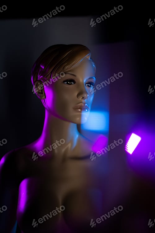 Preview: Mannequin woman in dark room with light effects