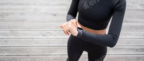 Preview: Uses a fitness watch bracelet touches the display. Woman sports lifestyle fitness in the city cardio