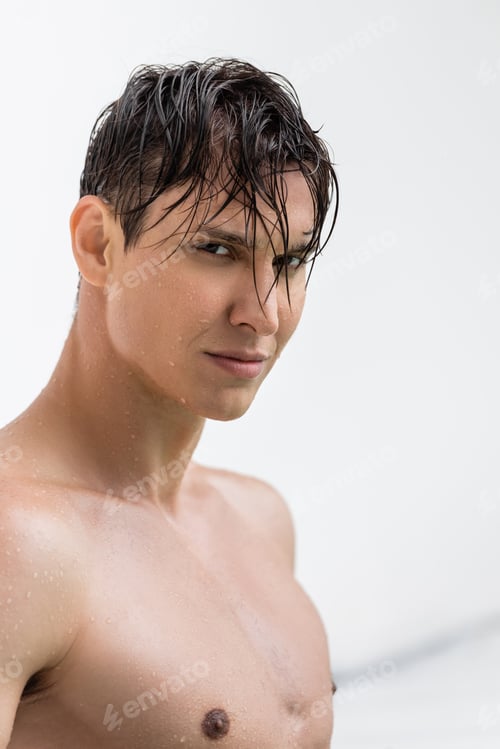 Preview: wet sportive man with perfect skin looking at camera on white background