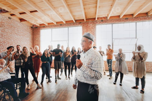Preview: Elderly Muslim speaker in a workshop
