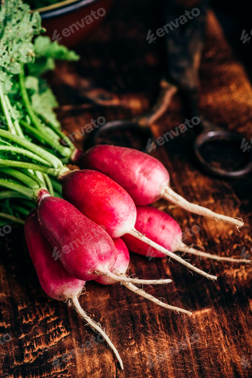 Preview: Red radish on cutting board