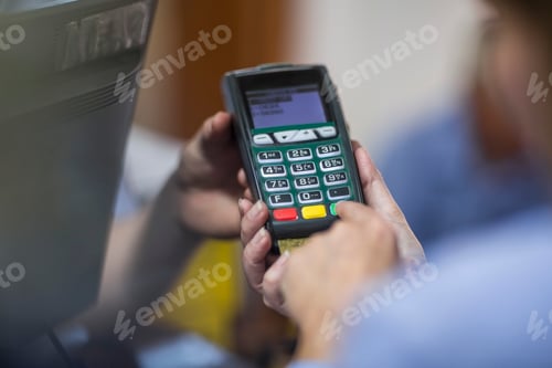 Preview: Customer using credit card reader at store
