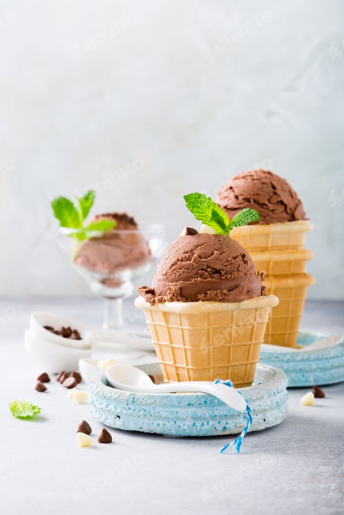Preview: Waffle cups with chocolate ice cream