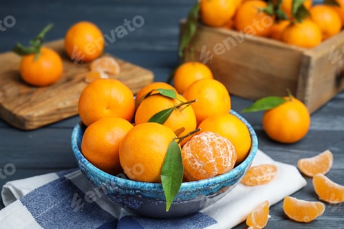Preview: Fresh ripe tangerines in bowl on table