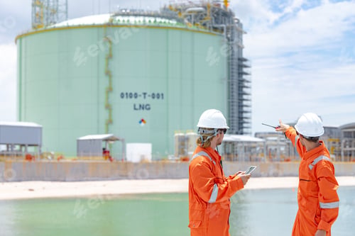 Preview: Petroleum workers, LNG tank inspection, Onshore Gas Site surveyor team, Oil Petrochemical industry