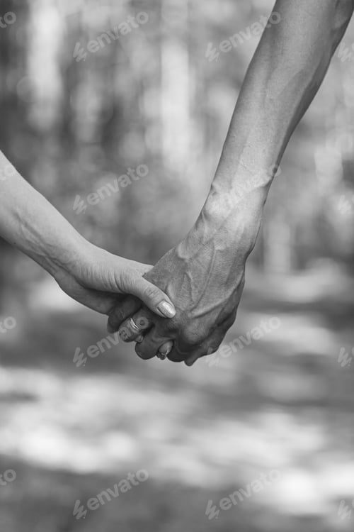 Preview: The husband's flour holds his wife's hand tightly in close-up.