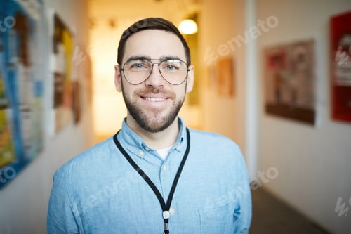 Preview: Smiling Bearded Man in Art Gallery