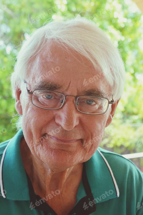 Preview: Senior man wearing glasses, portray outdoors, looking at camera