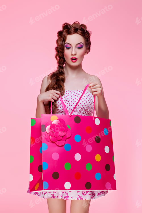Preview: Beautiful girl with shopping bag