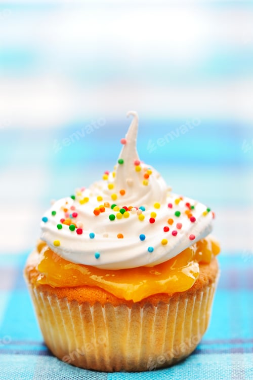 Preview: Cupcake with whipped cream