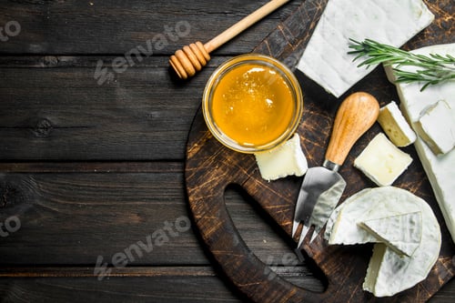 Preview: Brie cheese with honey and rosemary.