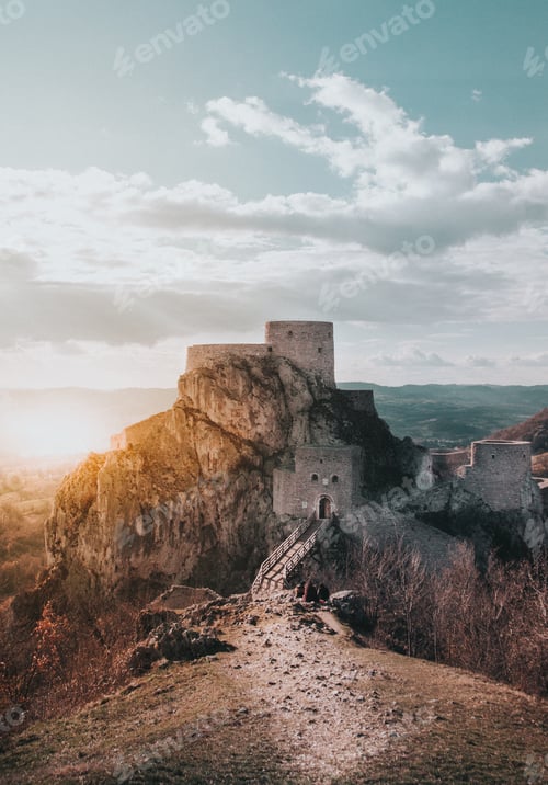 Preview: Srebrenik Fortress during a sunny day in Bosnia and Herzegovina