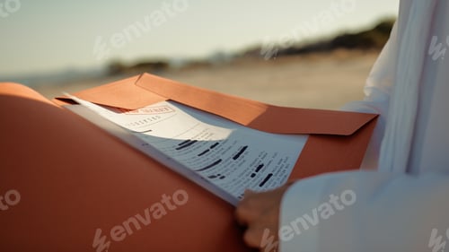 Preview: Top Secret Document In The Hand Of The Sheik