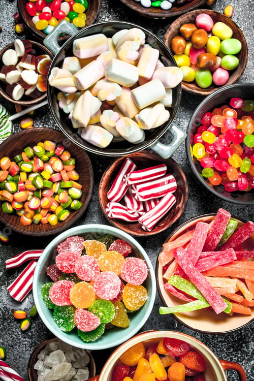 Preview: Multicolored candy, jelly and marshmallows in a bowl.