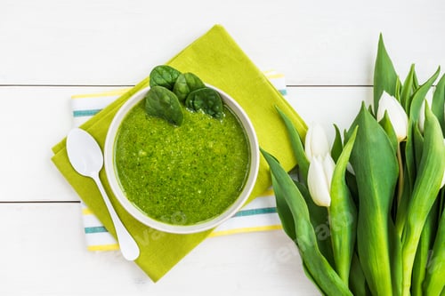Preview: Breakfast Detox Green Smoothie from Banana and Spinach