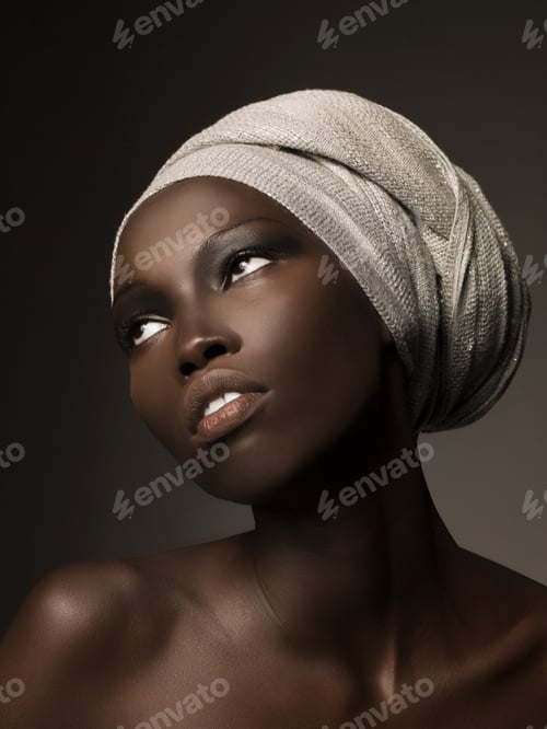 Preview: Young woman wearing headdress